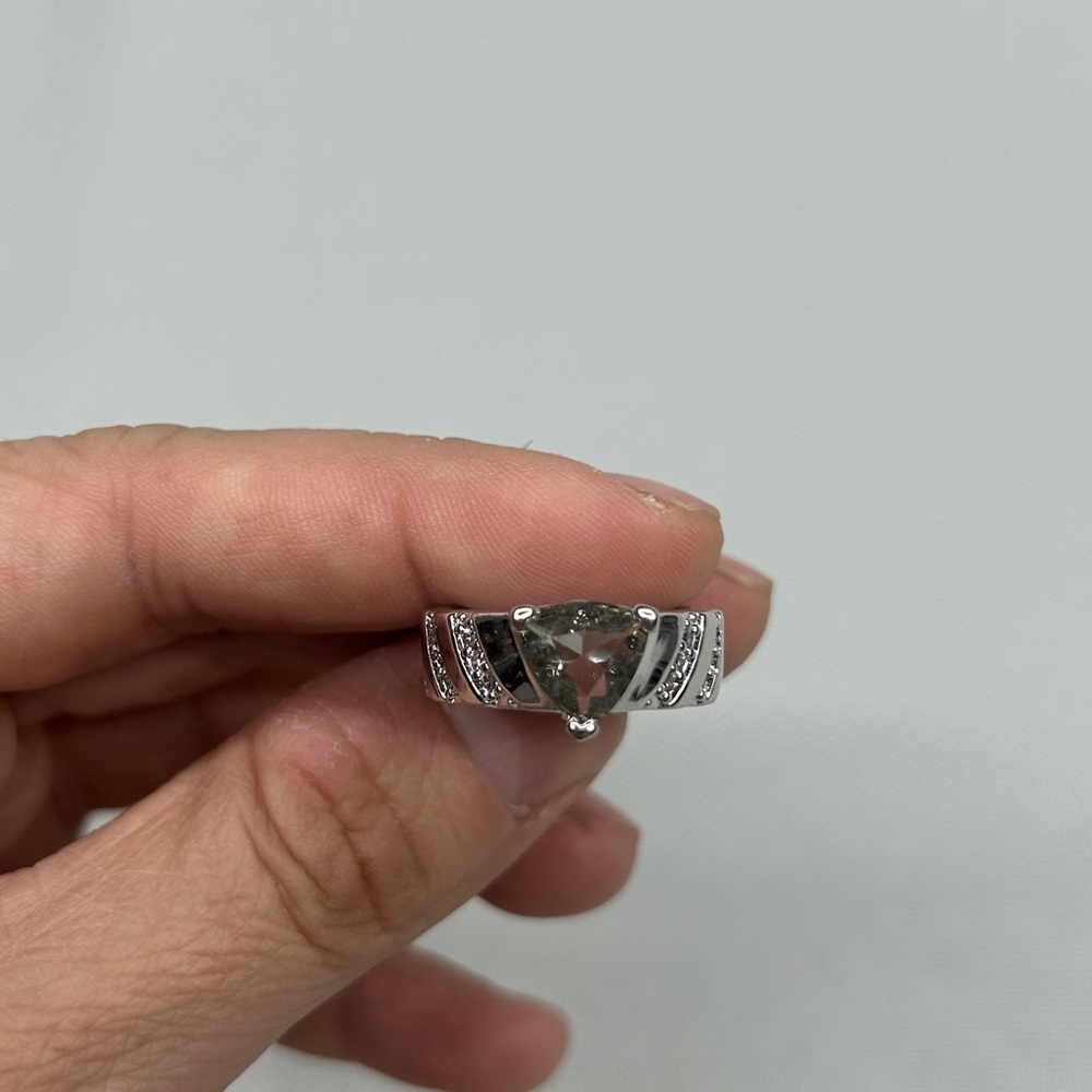 Elegant Silver Gemstone Ring